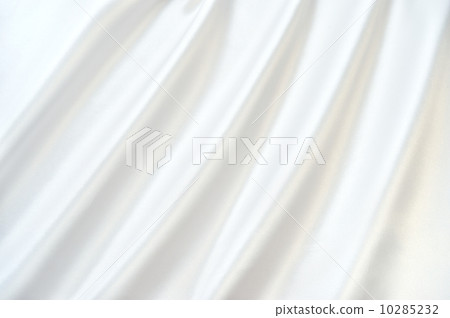 Caution) It is not silky. It is a polyester satin cloth. Drape of satin fabric. 10285232