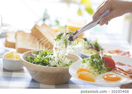 A salad 10285408