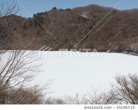 冰凍的洛雷托湖 10286510