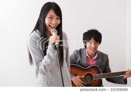 Vocals and guitar men and women Vocals and guitar men and women 10289006