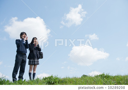 High school student couple and blue sky 10289208
