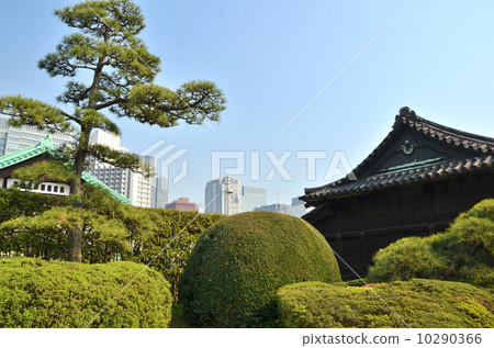 One hundred number address of the Imperial Palace where the family crest of Mikuba Aoi of the Tokugawa family remains 10290366