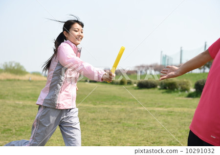 A woman giving a baton 10291032