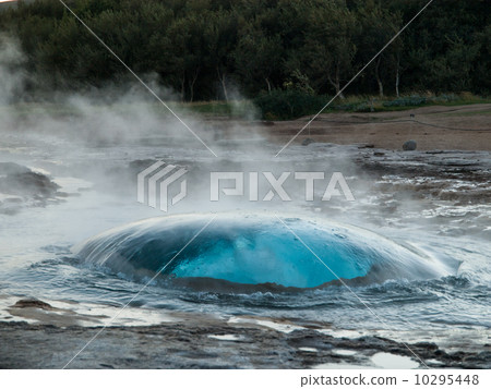 Geysir bubble 10295448