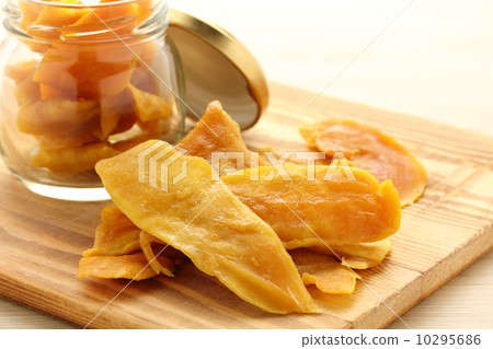 Dry mango 10295686