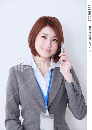 使用智能手機的女人 使用智能手機的女人 10296585