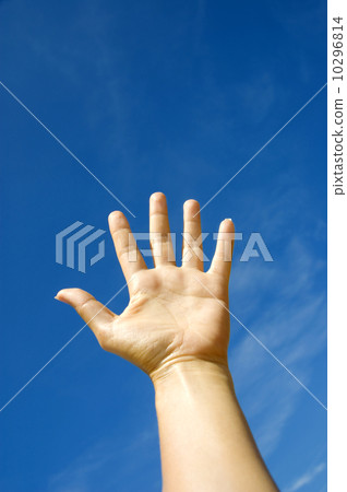 hand towards sky 10296814