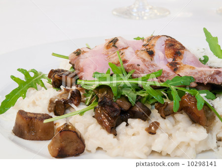 Pork tenderloin with rissoto 10298141