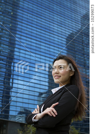 Confident Asian business woman 10299073