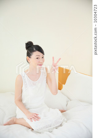 Women · Bedroom 10304723