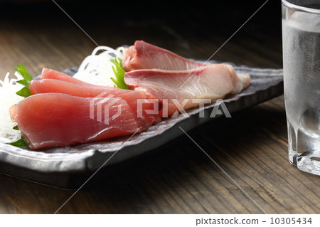  Shochu and sashimi 10305434