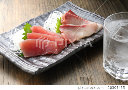  Shochu and sashimi 10305435