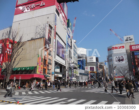 Shinjuku East Exit 10308300