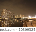 橫濱港邊區在晚上 10309325