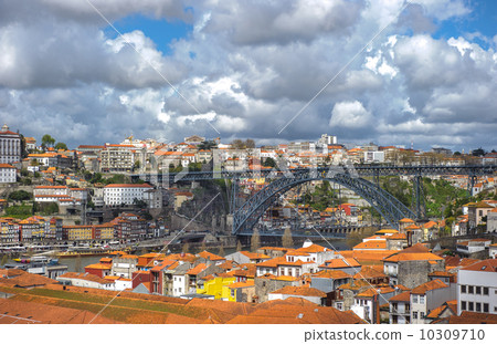 Panorama of Porto with Luis I Bridge, Portugal 10309710
