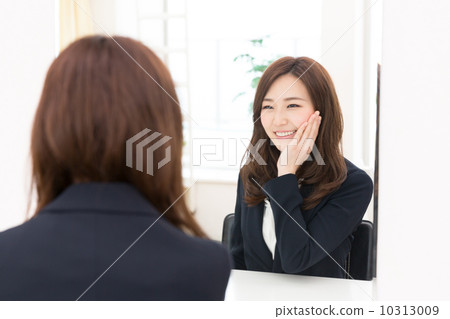 照鏡子的女人 照鏡子的女人 10313009