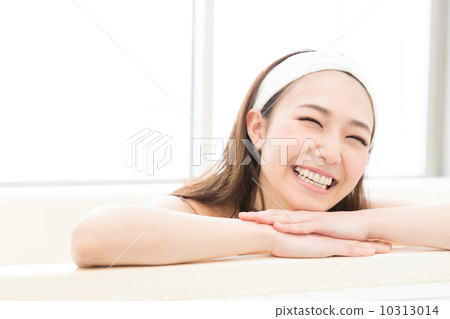 A woman taking a bath 10313014