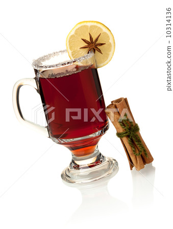 Hot mulled wine with lemon slice and cinnamon Hot mulled wine with lemon slice and cinnamon 10314136