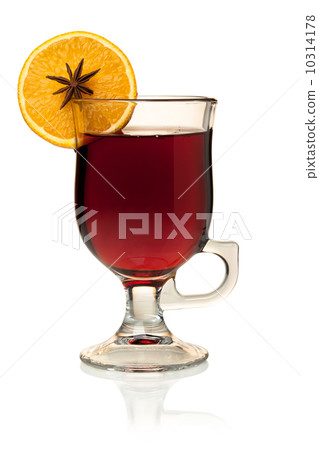 Hot mulled wine with orange slice and anise 10314178