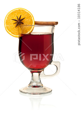 Hot mulled wine with orange slice, anise and cinnamon 10314186