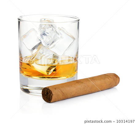 Whiskey glass and cigar Whiskey glass and cigar 10314197