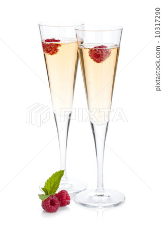 Champagne with raspberry Champagne with raspberry 10317290