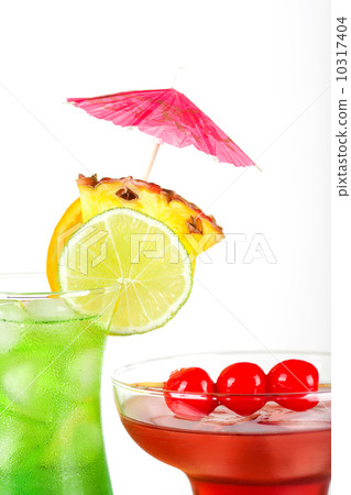 Green and red tropical cocktails Green and red tropical cocktails 10317404