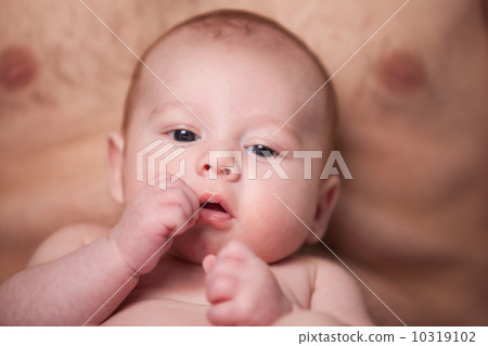 Babyface on daddy's lap Babyface on daddy's lap 10319102
