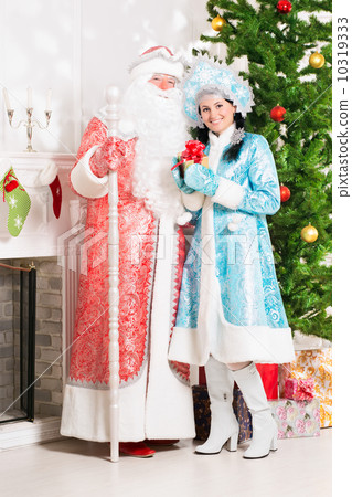 Snow maiden and santa claus Snow maiden and santa claus 10319333
