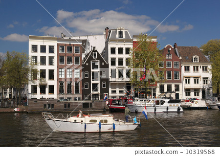 Amsterdam city with boats on canal in Holland Amsterdam city with boats on canal in Holland 10319568