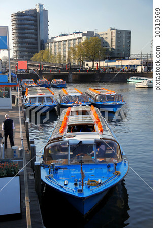 Amsterdam city with boats on canal in Holland Amsterdam city with boats on canal in Holland 10319569