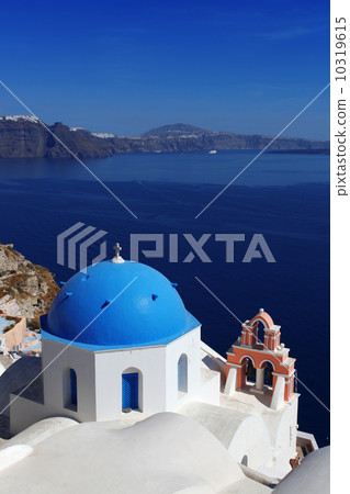 Oia village in Santorini island, Greece Oia village in Santorini island, Greece 10319615