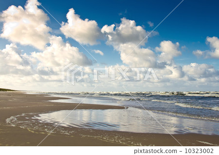 Sand beach on Baltic sea 10323002