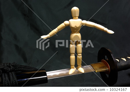 Model doll stands on the blade 10324167