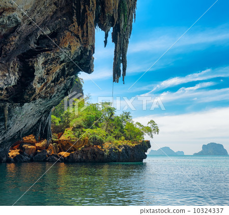 Clear water and blue sky. Phra Nang beach, Thailand 10324337