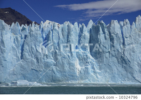From the sightseeing boat Pelito Moreno glacier 10324796