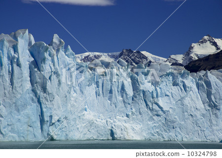 From the sightseeing boat Pelito Moreno glacier 10324798