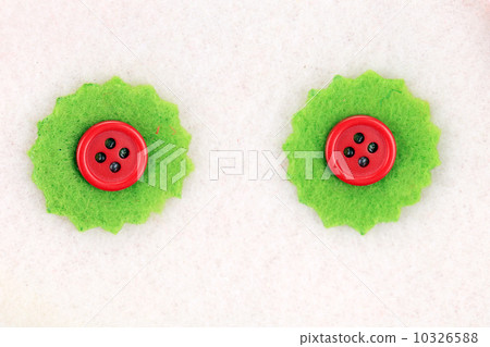 Two buttons in a row. 10326588