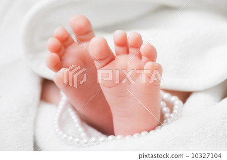 newborn baby feet newborn baby feet 10327104