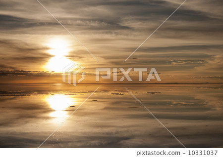 Uyuni鹽湖的絕佳景色 Uyuni鹽湖的絕佳景色 10331037