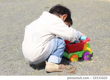 Playing sand 10333820