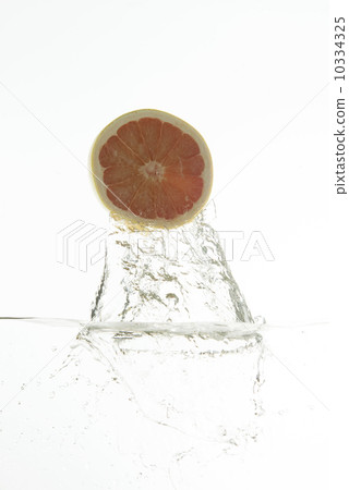 Pink grapefruit that jumps out Pink grapefruit that jumps out 10334325