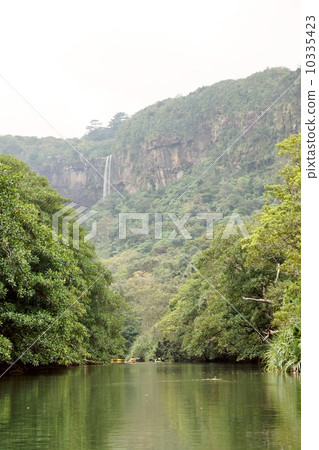 Aim for the waterfall of Pinaisara at Iriomote Island canoe 10335423