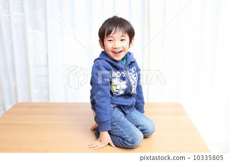 A smiling child 10335805