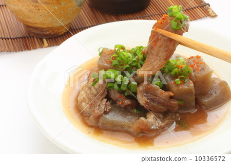 Braised stuffed vegetables simmered in the evening 10336572