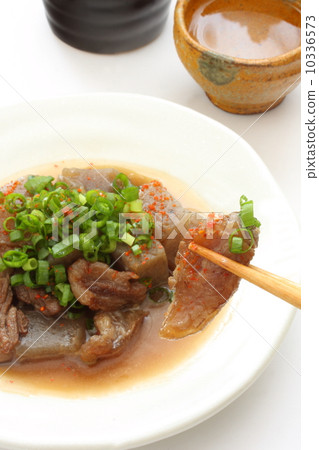 Braised beef stewed in grilled Japanese sake 10336573