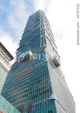 高聳的台北101 10337182