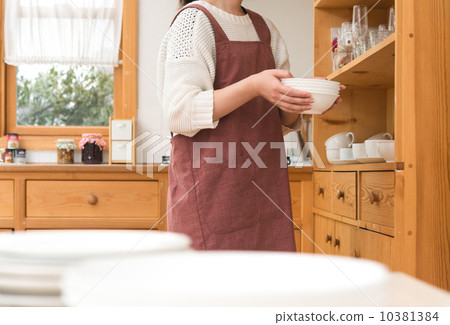 Housewives with dishes 10381384