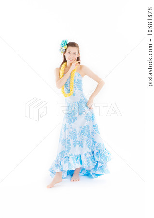 A beautiful Japanese woman who dances hula fun with gorgeous costumes 10381878