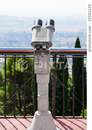 a device for observing a device for observing 10382120